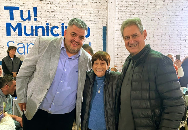 El intendente Omar Félix acompañó a los más de 1200 adultos mayores que participaron de la gran fiesta departamental en huracán